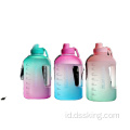 Fashion Fitness Sports Water Bottle Gradient Kapasitas Besar Kettle Straw